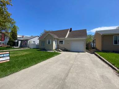 Main picture of 1537 University Dr N