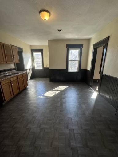Main picture of 3620 E 59th St