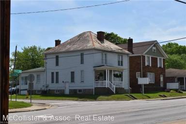 Main picture of 2016 Maple Ave