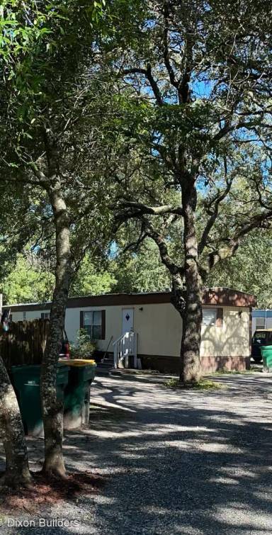 Main picture of 106 Lincoln Dr NW