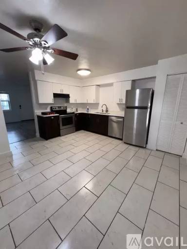 Main picture of 610 SW 10th Ln