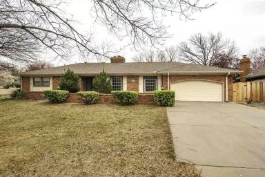 Main picture of 244 N Live Oak Ln