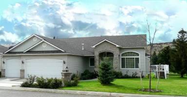 Main picture of 1019 N Garry Dr