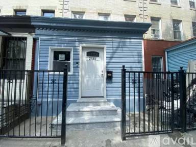 Main picture of 2393 Walton Ave