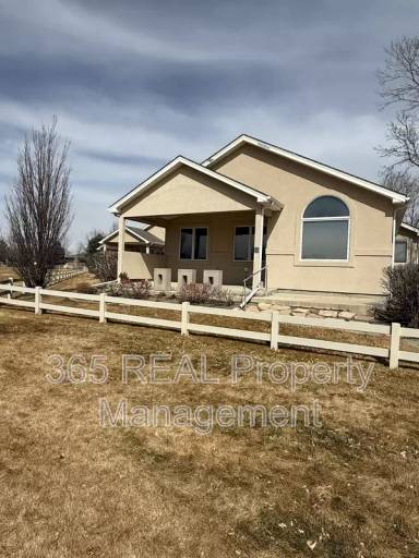 Main picture of 800 Hawkstone Dr