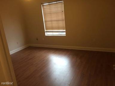 Main picture of Colonial Point Condominiums