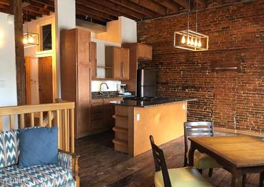 Main picture of 2115 E Baltimore St