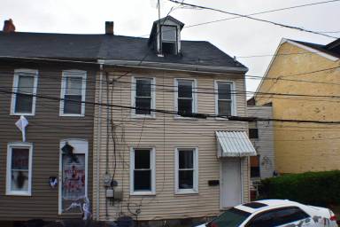 Main picture of 946 W Pine St