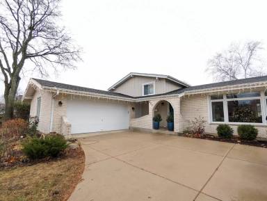 Main picture of 207 E Reseda Pkwy