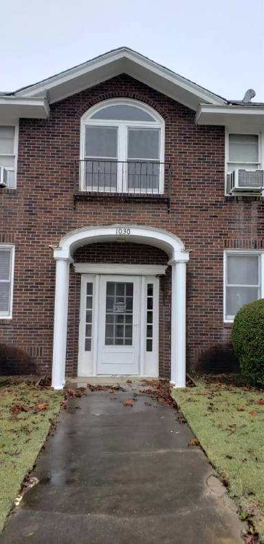 Main picture of 1030 E 8th St