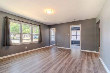 Main picture of 11472 Cadillac Ave