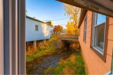 Main picture of 7 Main St