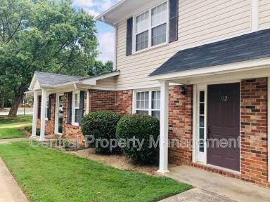 Main picture of 104 Silver Brook Dr