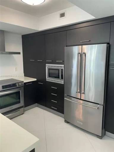 Main picture of 250 Sunny Isles Blvd