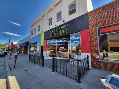 Main picture of 725 Main St