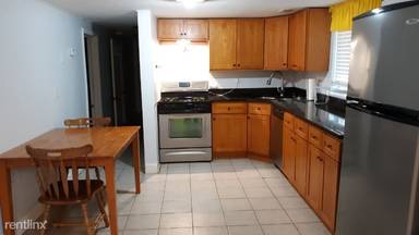 Main picture of 2958 N Whipple St