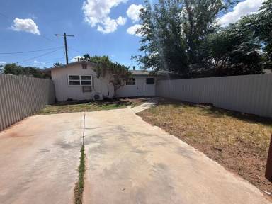 Main picture of 916 W Plains Ave