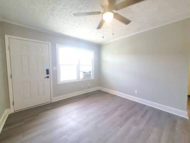 Main picture of 412 Lake Ave