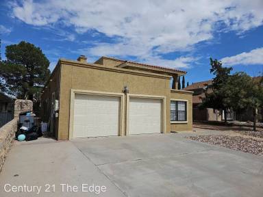 Main picture of 2016 Lake Huron Dr