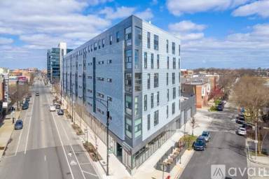Main picture of L Logan Square