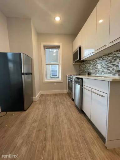 Main picture of 943 Pavonia Ave