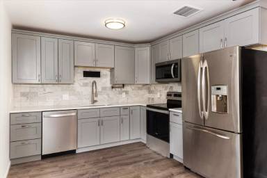 Main picture of 934 Naples St