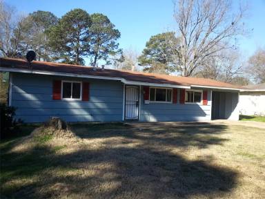 Main picture of 3019 Lakewood Dr