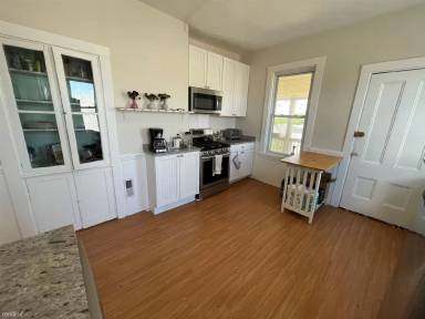 Main picture of 40 Cherry St