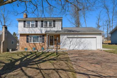 Main picture of 144 Green Bay Dr