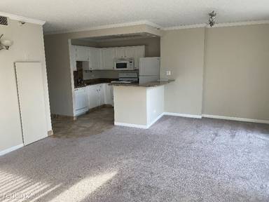 Main picture of 10 E Ontario St Apartments
