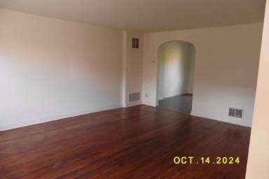 Main picture of 2642 Waldo St