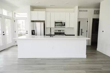 Main picture of 4700 Broadway St