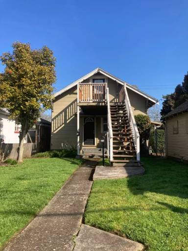 Main picture of 812 NE Killingsworth St