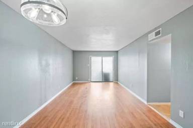 Main picture of 2814 S Bartell Dr