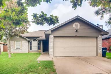 Main picture of 512 Clear Spring Ln