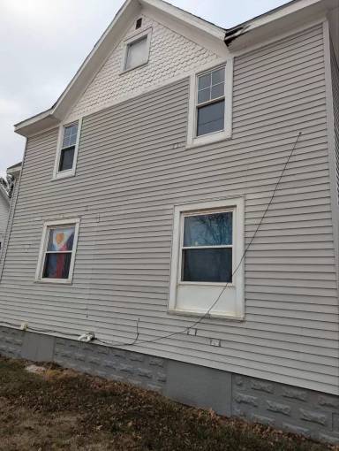 Main picture of 315 1/2 E Charles St