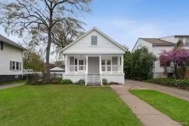 Main picture of 125 E Lawrence Ave