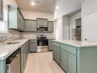 Main picture of 1101 N Tucker Ave