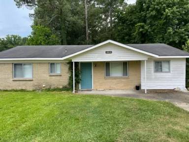 Main picture of 303 Hickory St