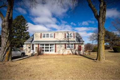 Main picture of 1400 Summit Ave