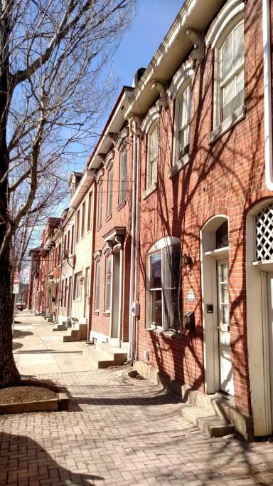Main picture of 2217 Jane St