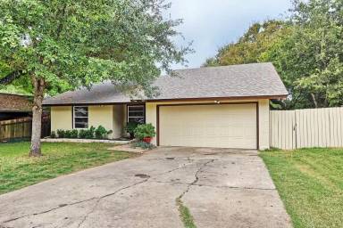 Main picture of 5004 Suburban Dr