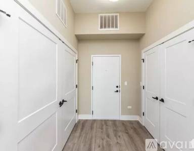 Main picture of 933 W Belle Plaine Ave