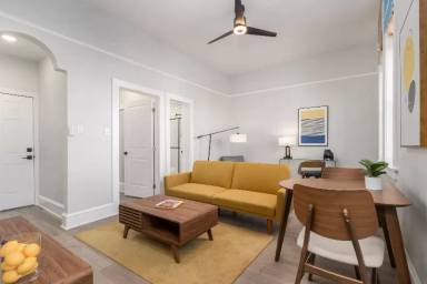 Main picture of 417 1/2 N Santa Fe Ave