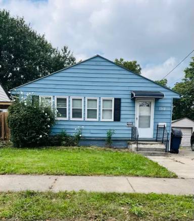 Main picture of 1912 18th St SW