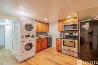 Main picture of 109 N Summit St