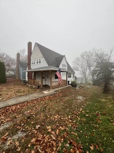 Main picture of 1910 W 10th St