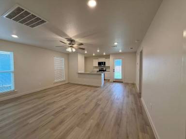 Main picture of 5520 Rice St