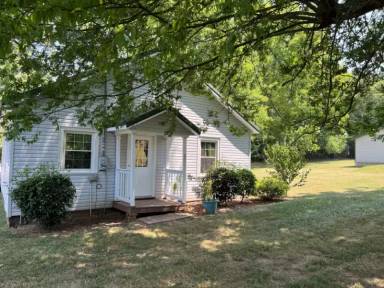 Main picture of 1702 Logan Dr