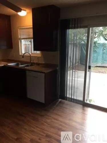 Main picture of 568 Orangewood Dr